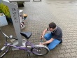 enrouleur pompe de gonflage manuelle pour vélo resté au sol