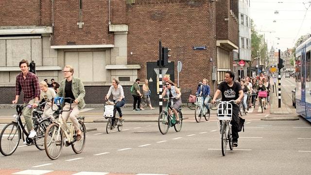 Le vélo au cœur d’un triptyque de mobilité « marche-vélo-transport » pour décarboner la mobilité
