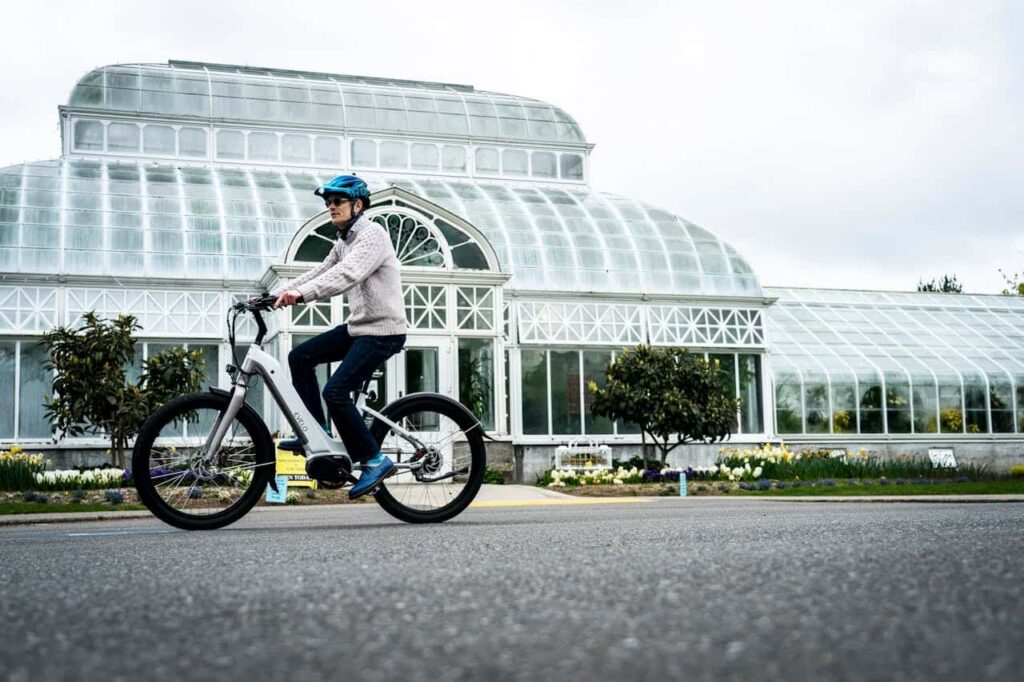 Station recharge vélo électrique en ville